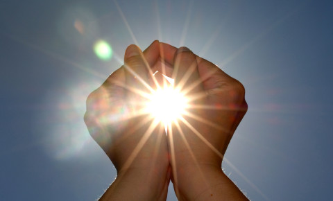 Afbeelding Handen Zon  Achtergrond Esuni Zonnepanelen Zonnestroom installatie Zonne-energie